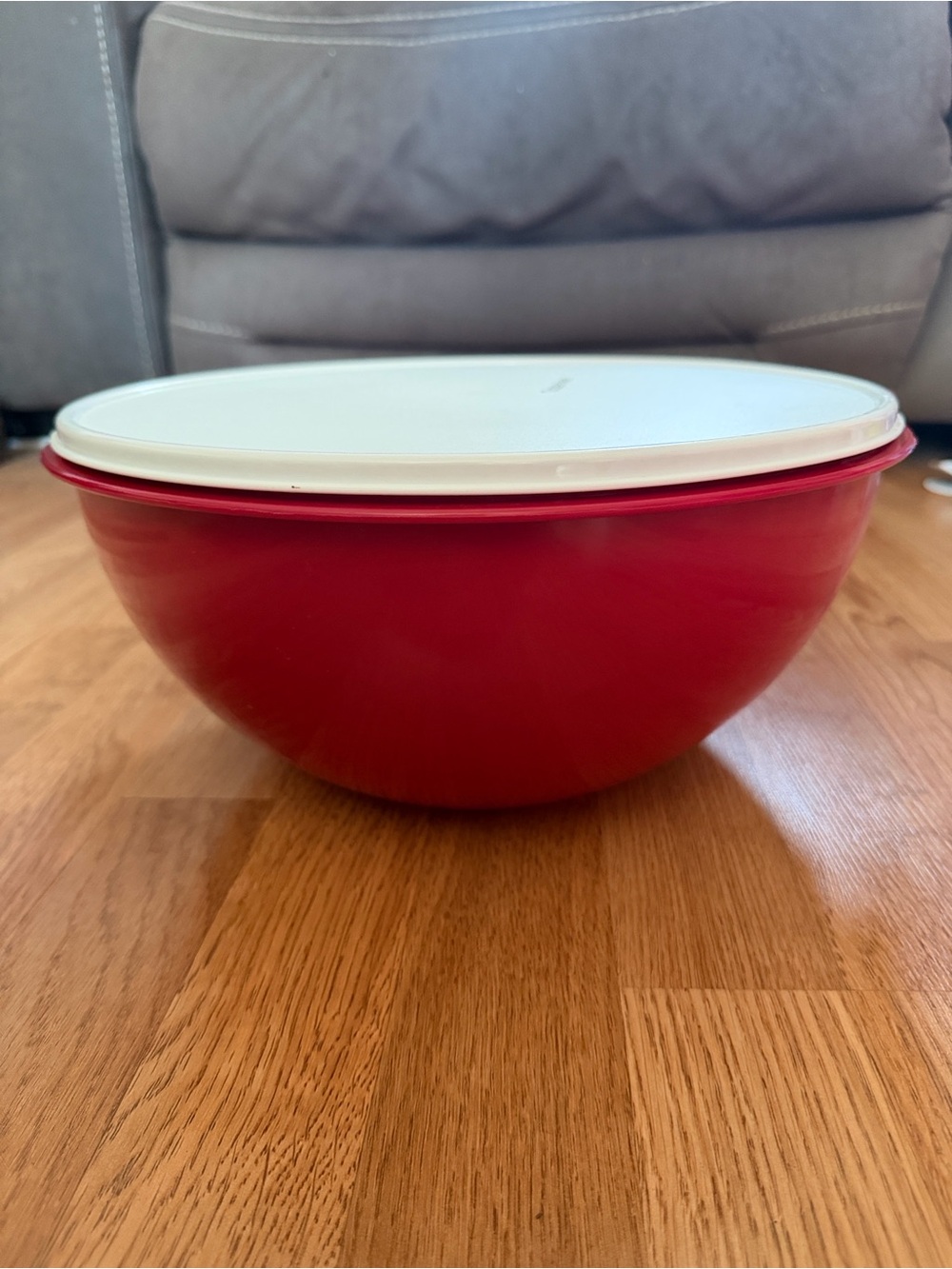 Tupperware Thatsa Mixing Bowl 32 cups/7.8 L Dark Red
